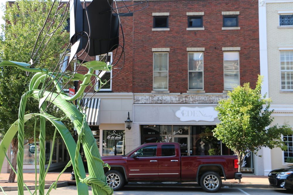 Downtown Street Retail and 2nd Floor Professional Office: 123 W 2nd St, Owensboro, KY 42303